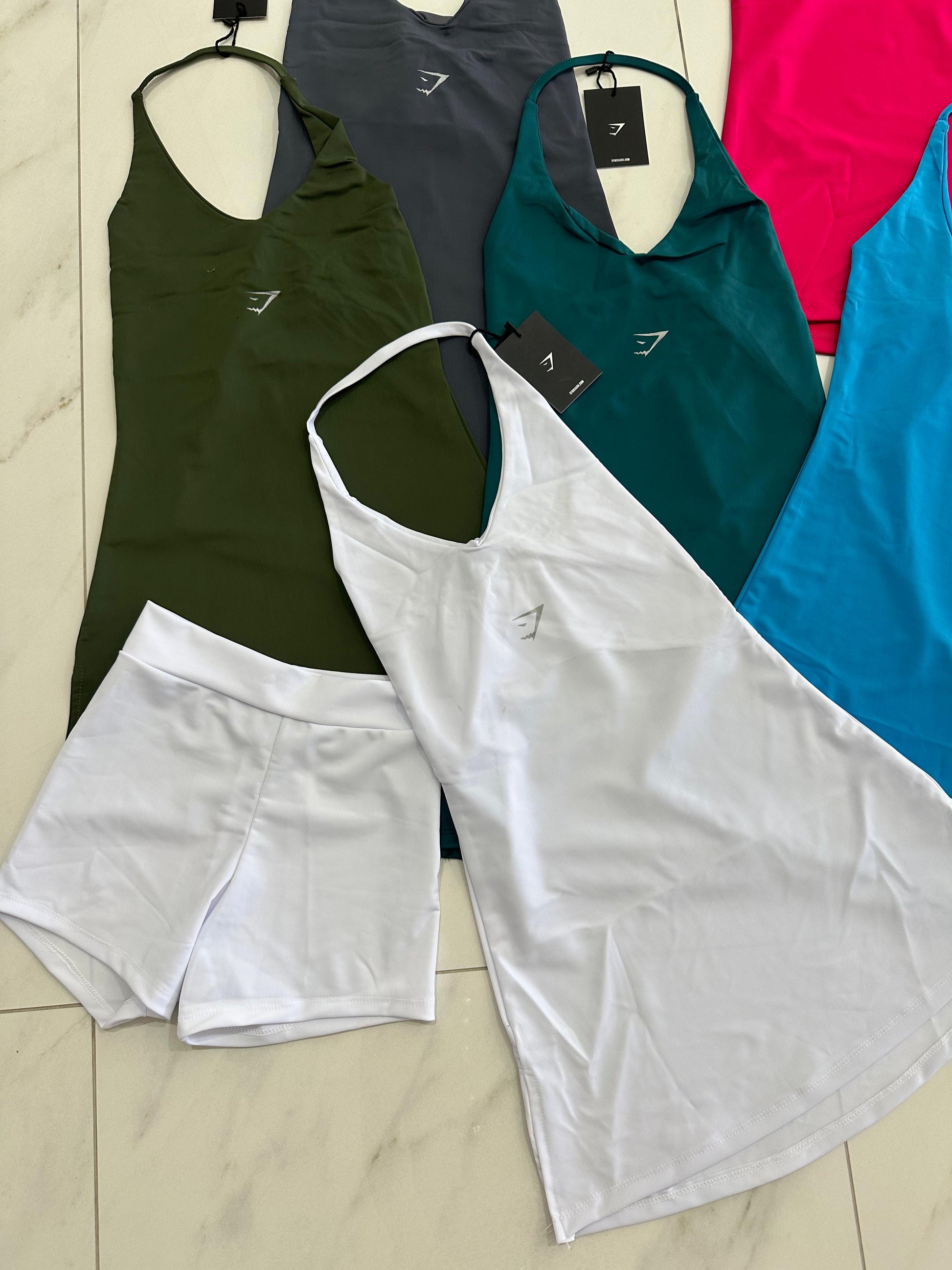 VESTIDO SHORT GYMSHARK TELA COLOMBIANA (PRECIO MENUDEO)
